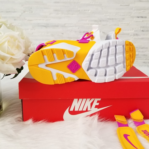 New W NIKE Air Huarache City Sneakers - Picture 6 of 6